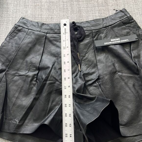 Blank NYC Shorts Womens Large Black Rocky Vegan‎ Leather - Picture 4 of 8
